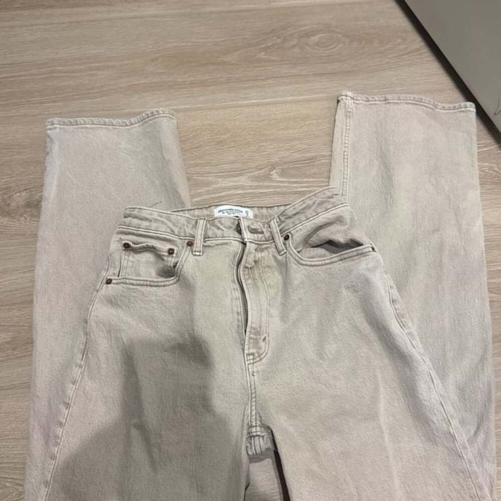 Abercrombie & Fitch Ultra High-Rise 90s Straight Jeans